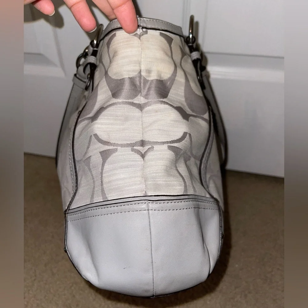 COACH VINTAGE ALEXANDRA CANVAS /LEATHER SHOULDER BAG.          B-157 - Picture 5 of 14